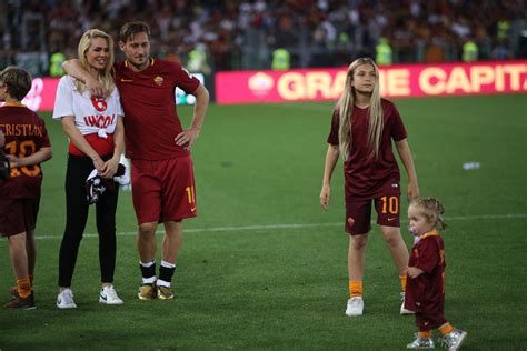 copertina totti chanel|Caso Chanel Totti, parla Francesco Totti: «In arrivo conseguenze .